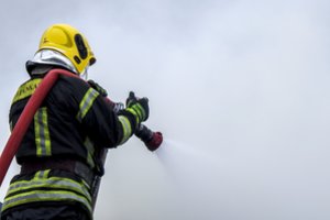 Kauno rajone sudegė medinis pastatas – jis buvo padegtas tyčia