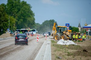 Kelių ir savivaldybių asociacijos ragina dėl kelių finansavimo sekti lenkų pavyzdžiu: kasmet sektoriui reikia bent 1 mlrd. eurų