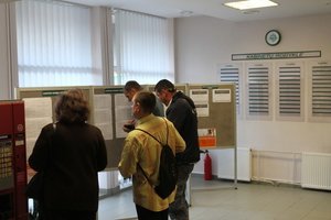 Seimas linkęs ištaisyti spragą, palikusią dalį žmonių be bedarbio pašalpos