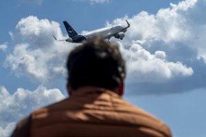 „Lufthansa“ iki rugsėjo 19 d. sustabdė skrydžius į Tel Avivą ir Teheraną