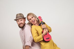 „LiuKaBu“ naujame klipe vaikus kalbina „beatbox“ ritmu ir įtraukia į muzikinį nuotykį