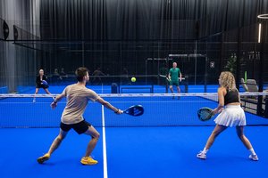 „Delfi sporto centre“ atidaryti modernūs padelio kortai