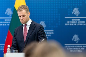 Dėl buvusios ministro G. Landsbergio sekretorės rotacijos į JAV klausimų kyla ir URM darbuotojams