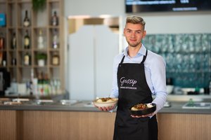 Antrą restoraną atidaręs studentas kauniečius lepina sočiais lietuviškais cepelinais, vėdarais, kepsniais