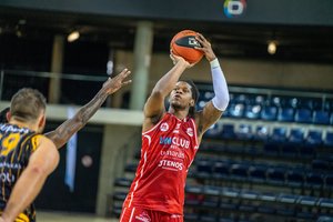 „Juventus“ išstenėjo pergalę ir žengė pirmąjį žingsnį arčiau Čempionų lygos