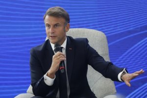 Žiniasklaida: naujasis Prancūzijos premjeras susirėmė su E. Macrono centristų stovykla