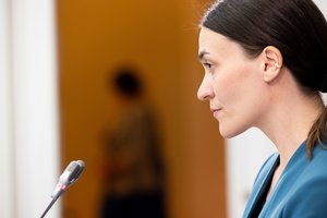 Švietimo ministrė iš Regionų frakcijos susilaukė klausimų dėl įtraukiojo ugdymo: turėjo pasiaiškinti dėl kritikos Ž. Pinskuvienei