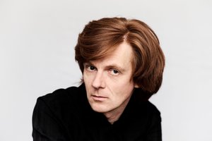 Vienas garsiausių vokiečių kompozitorių Enno Poppe su žinomu Berlyno ansambliu į Vilnių atveža įspūdingą kūrinį 9 sintezatoriams