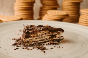 Gardus nekeptas pyragas per 10 minučių: reikės tik grietinės ir sausainių