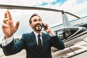 Superturtuolių gyvenimas iš arti: priklausomybė nuo prabangos ir patarėjai mokesčiams apeiti