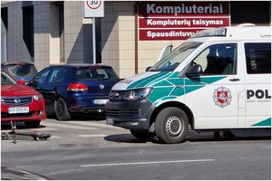Judrioje Kauno vietoje per dvi savaites – jau antra avarija: sužeistas paspirtuku važiavęs vyras
