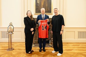 G. Nausėda susitiko su M. Buzelio tėvais: aptarė Lietuvos krepšinio ateitį