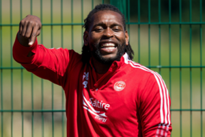 Buvęs „Arsenal“ puolėjas – teisėsaugos akiratyje: įtariamas milžiniško kiekio kanapių pervežimu