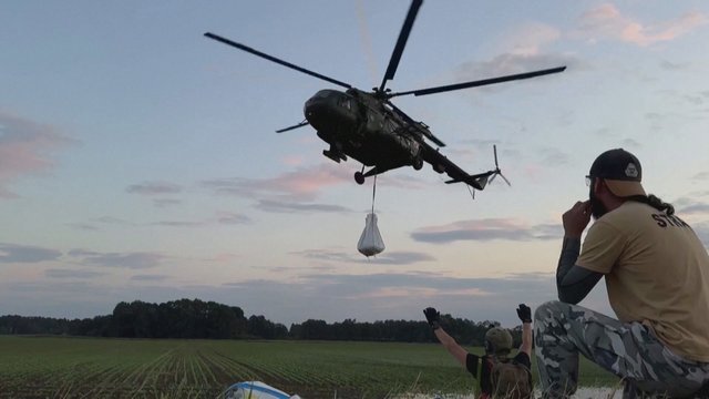 Kovai su potvyniais Lenkija imasi kitų priemonių: į pagalbą pasitelkia karinius sraigtasparnius