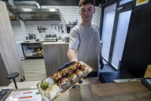 Molėtuose atidarė restoraną – nesutelpa visi norintieji: įkvėpimu tapo visai ne lietuvių pamėgti šašlykai 