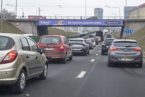 Vilnietė nustėro sulaukusi žinios, jog jos automobilis nebegali dalyvauti eisme: įspėja vairuotojus dėl svarbios informacijos