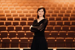 Dirigentė Adrija Čepaitė kviečia teatro publiką į naujų patirčių „Kelionę“