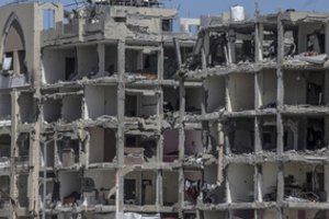 Gazos gelbėtojai: per smūgį į mokyklą, paverstą prieglauda, žuvo 17 žmonių