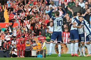 „Premier“ lygoje – įvarčių lietus: triuškinamos „Liverpool“, „Tottenham Hotspur“, „Fullham“ ir „Aston Villa“ pergales