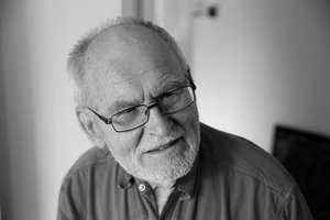 Mirė dailininkas Valentinas Antanavičius