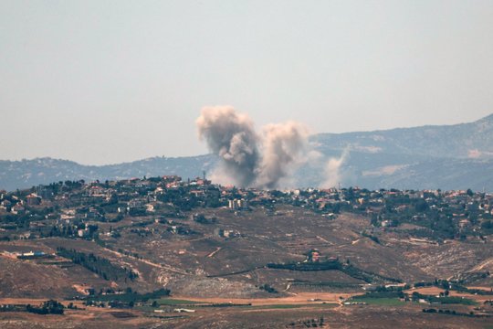 Virš Libano – dūmų kamuoliai: Izraelis vėl surengė ataką