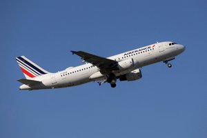 „Air France“ pranešė iki spalio 1 d. stabdanti skrydžius į Beirutą ir iš jo