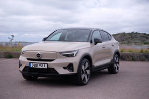 2024 m. „Volvo EC40“ testas: dar didesnis efektyvumas ir įspūdinga dinamika