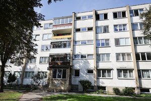 Šiauliuose degė butas penktame namo aukšte – teko evakuoti daugiabučio gyventojus