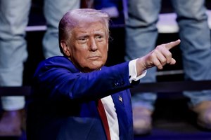 JAV žvalgyba perspėjo apie Irano grasinimus nužudyti D. Trumpą