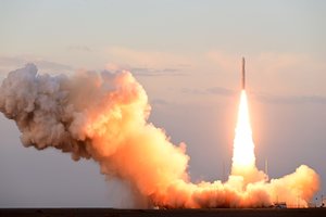 Kinija paleido į Ramųjį vandenyną tarpžemyninę balistinę raketą su „imitacine kovine galvute“