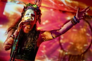 Freya Alley pristato naują dainą „Nieko kito“ – jautrus kūrinys apie gyvenimo vingius