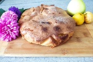 Purus ir drėgnas obuolių pyragas: toks skanus, kad nuo stalo dingsta akimirksniu