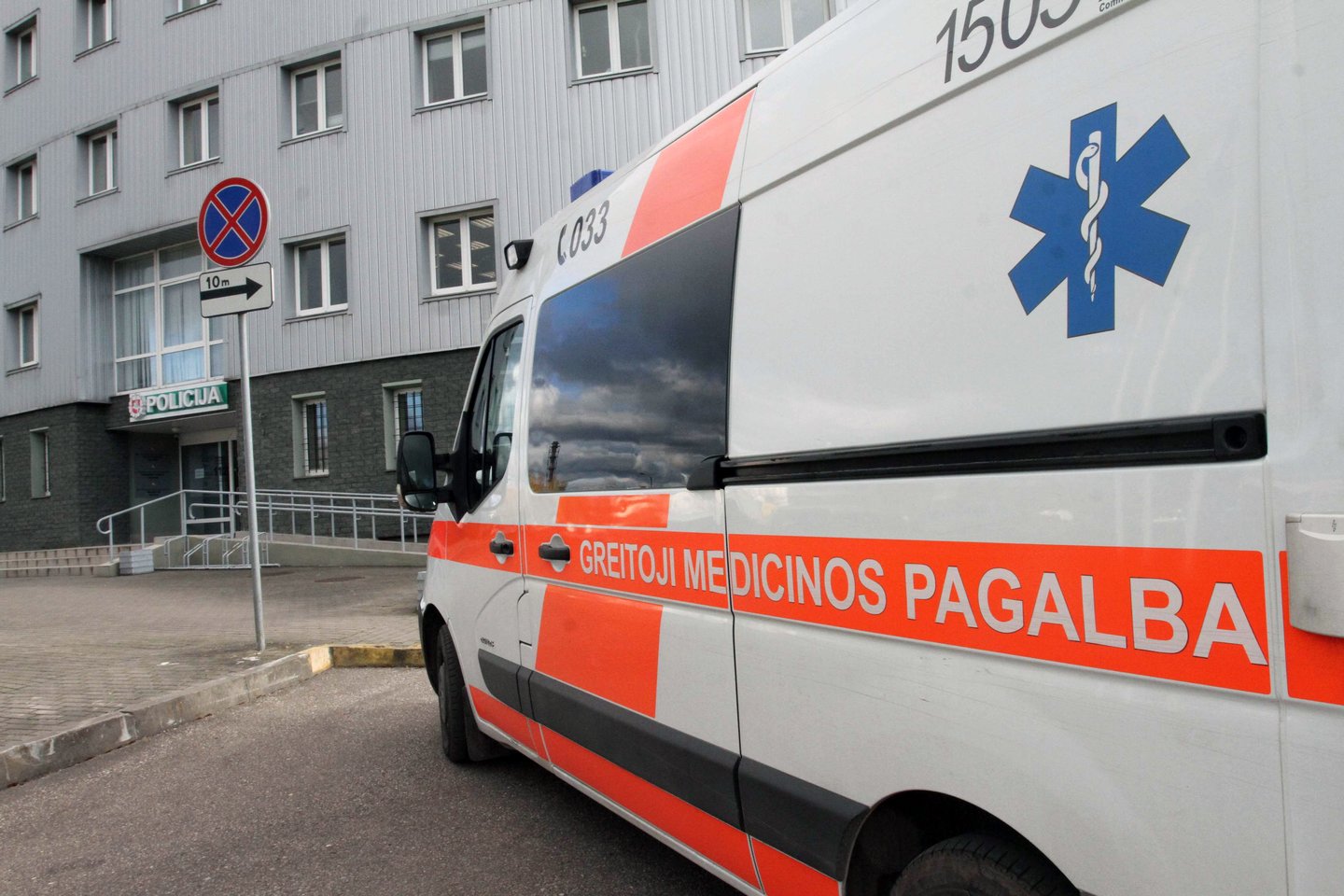 Nukentėjusiam vyrui prireikė medikų pagalbos.