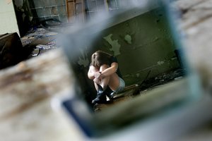 Pragaras už uždarų durų: tėvas sutuoktinės akivaizdoje išžagino savo nepilnametį vaiką