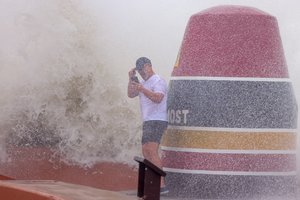 Aliarmas Floridoje – įspėja apie artėjantį „katastrofišką“ uraganą: praneša apie 6 metrus galintį siekti potvynį