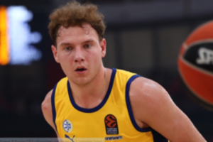 Nestabdo: R. Jokubaitis ir vėl vedė „Maccabi“ į pergalę