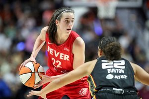 Moterų krepšinio fenomenė C. Clark – WNBA metų naujokė