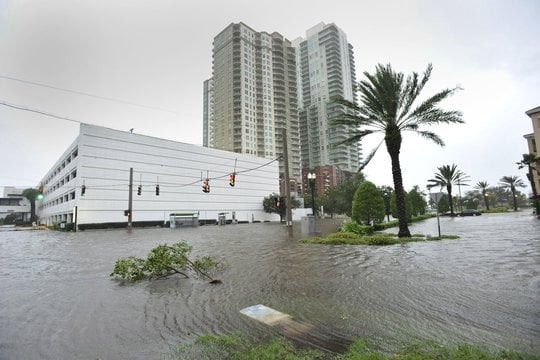 Audra „Helene“ JAV jau pareikalavo 44 gyvybių: mokslininkai svarsto klimato kaitos įtaką