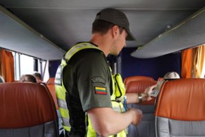 Lietuvos pasieniečiai sulaikė iš Latvijos neteisėtai pasišalinusius du Indijos piliečius