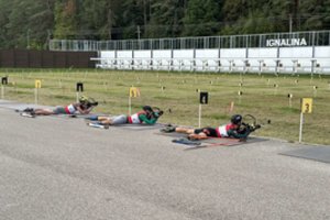 Lietuvos biatlono sprinto čempionai persekiojimo lenktynėse buvo nepralenkiami