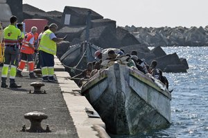 Migrantų bandymas pasiekti krantą baigėsi tragedija: praneša apie dešimtis žuvusių
