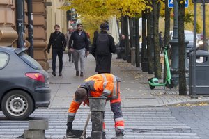 Uždirbate tokį atlyginimą? Tuomet save galite priskirti vidurinei klasei ir „džiaugtis gyvenimo malonumais“