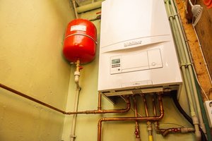 Individualių namų gyventojai turėtų suklusti – pradeda dalinti paramą šildymo katilams