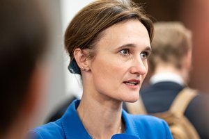 V. Čmilytė-Nielsen dar negavo prezidento kvietimo susitikti: pradėjo nuo kairės į dešinę, šiek tiek užtruks