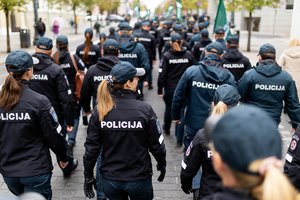 Policininkai išėjo į gatves reikalauti didesnių algų – sako, kad darbo užmokestis nesiekia nė 1000 eurų