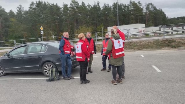 15-mečio paieškos Vilniuje: savanoriai ir Raudonasis Kryžius šukuoja upės pakrantes