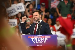 Kandidatai į JAV viceprezidentus susigrums debatuose