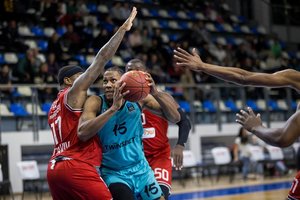 Paskutinių sekundžių dramoje „Wolves“ krito nuo P. Beverley tritaškių