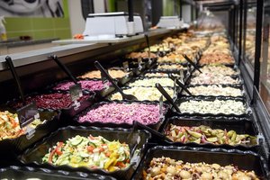 Atidus žvilgsnis į pirkėjo lėkštę: ištikimas klasikai, tačiau neatsisakantis ir naujovių