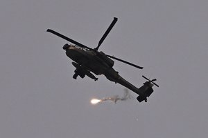 Lenkija ir JAV pasirašė daugiau nei 3 mlrd. JAV dolerių paskolos sutartį kariniams sraigtasparniams pirkti